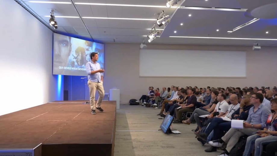 Laurent Bertin en conférence devant une salle